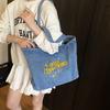 Корейская версия универсальной джинсовой сумки большой вместимости женская 2025 новый тренд вышивка ретро студенческая сумка-мессенджер на плечо