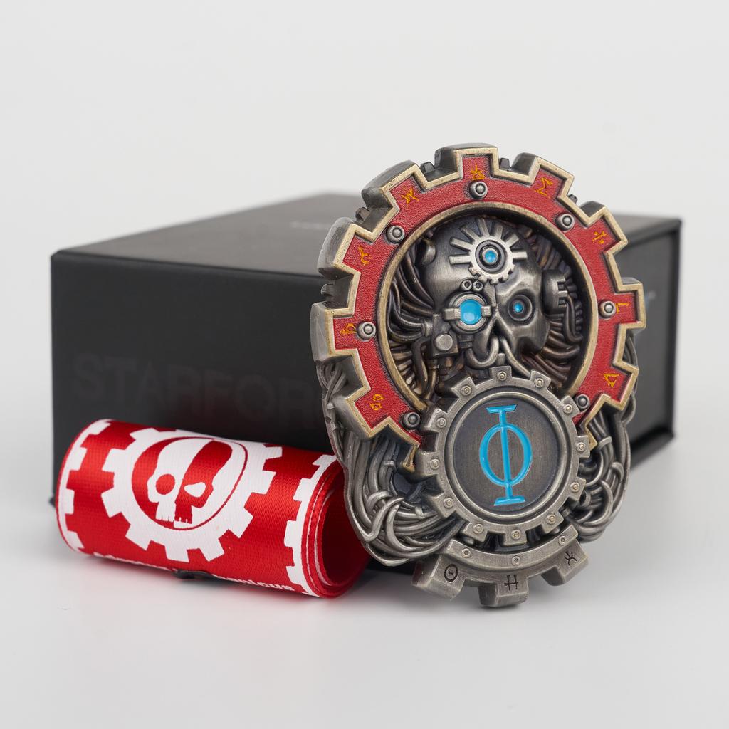 Starforged Star Casting, игровые товары Warhammer 40K God of All Machines, значок печати Механического Бога