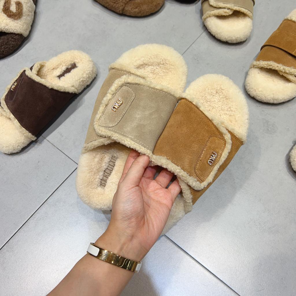 Плоские меховые тапочки женские замшевые домашние хлопковые туфли повседневные плюшевые шлепанцы брендовые зимние трендовые 2025 прогулочные пушистые теплые зимние ботинки женские