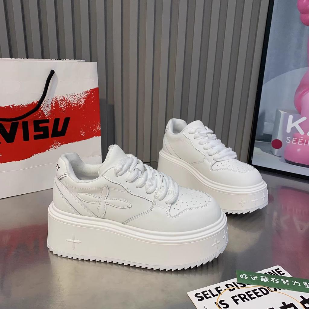 Кожаные туфли на толстой подошве, маленькие белые, женские, весна 2025, новые, на подошве-маффин, увеличивающие рост, спортивная и повседневная обувь, универсальные туфли на шнуровке