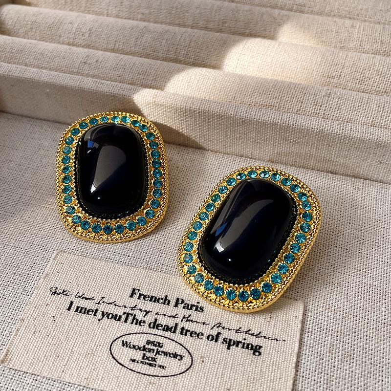 Vintage Western Gemstone Earrings and Pearl Multi-Layer Choker Necklace Set for Women - Elegant Retro Court Style