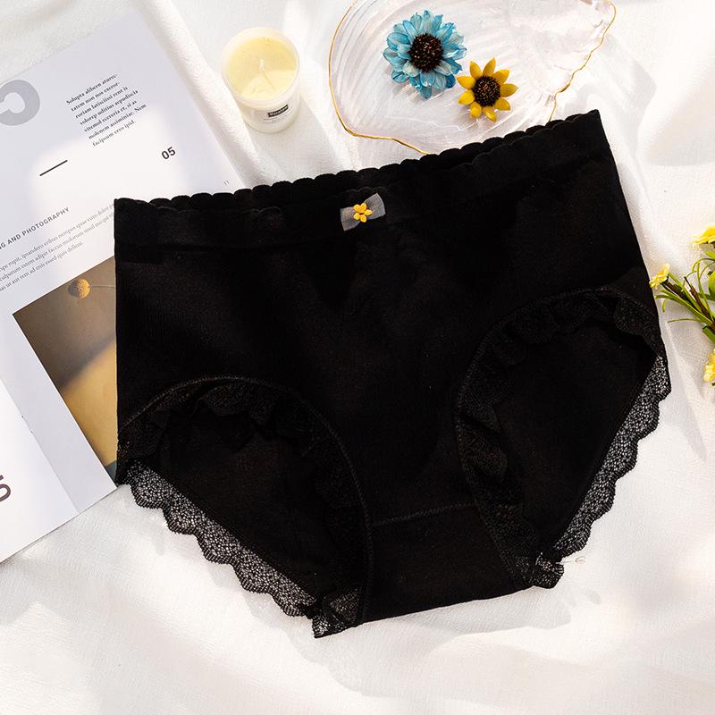 Plus-Size Lace Cotton Crotch Briefs: Breathable & Stylish for 200 Lbs