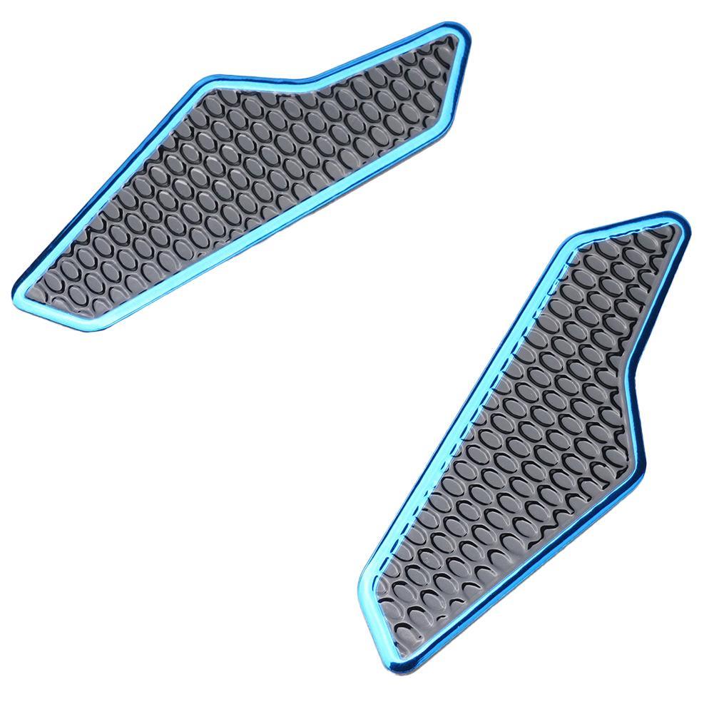 Удобные наклейки на капоте защищают карбоновое волокно