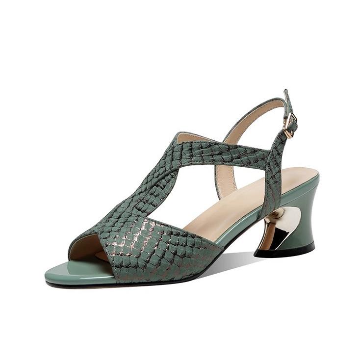 Летние босоножки с открытым носком женские 2025 новая летняя модель на среднем толстом каблуке полые удобные туфли с мягкой подошвой для мамы