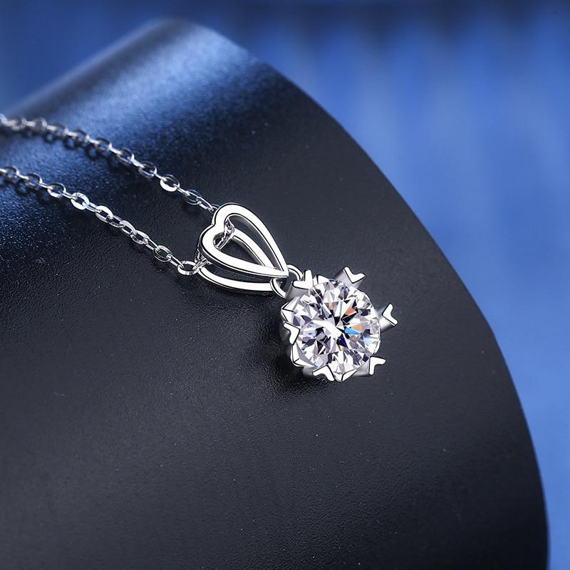 Bague Ringen 1ct Round Moissanite Diamond Jewelry Six Claw Snowflake Necklace Women's Simple Elegant Pendant Chain Christmas Gift