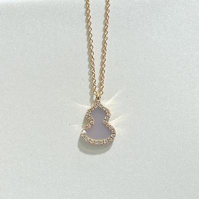 Fashion High End Jewelry 18k Gold Plated Vintage Chains for Women Featuring White Mother Pearl Agate Lucky Gourd Pendant
