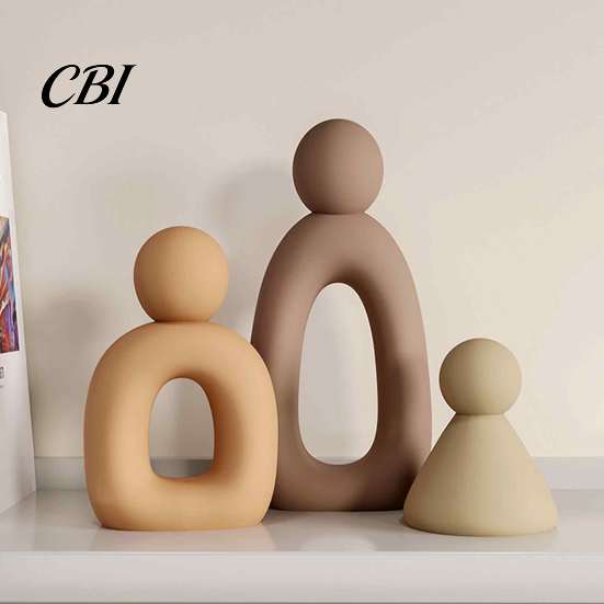 Nordic Style Art Ornament Family of Three Sculpture, Resin Abstract Figurine, Modern Minimalist Tabletop Decor for Office Desk Home TV Cabinet