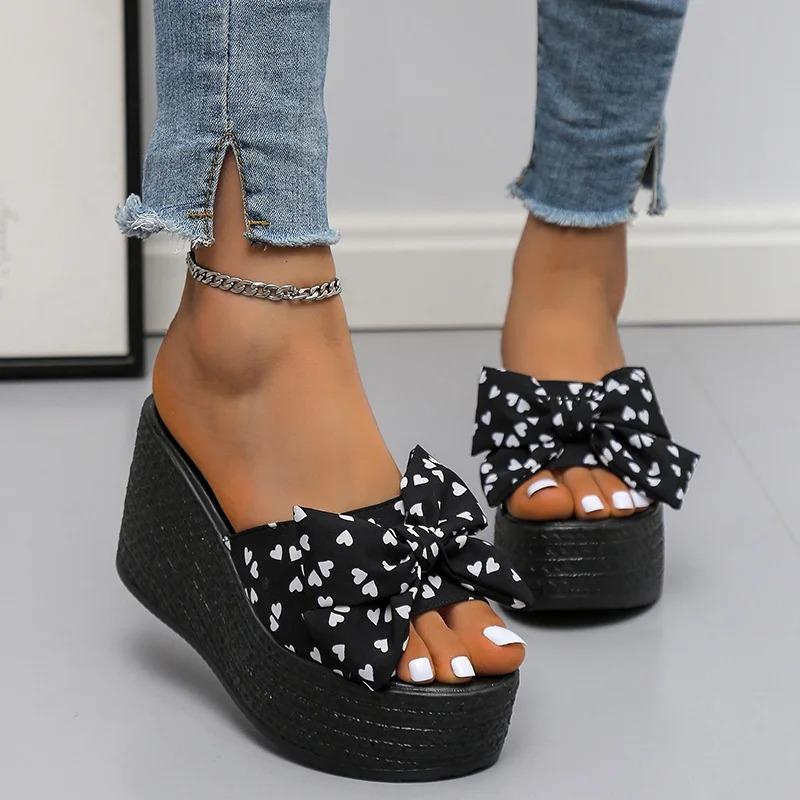 Трендовые женские тапочки с бантом и толстой подошвой 2024 года, новые тапочки, женские модные пригородные женские тапочки, популярная женская обувь на танкетке