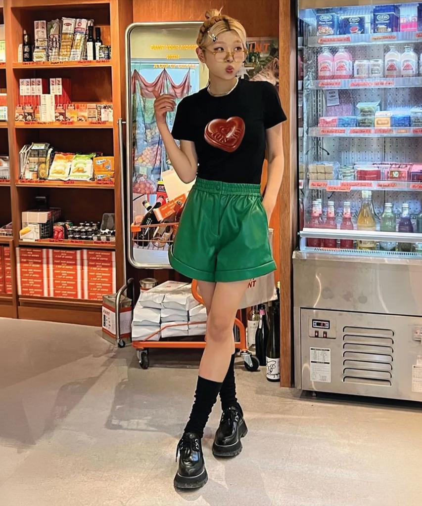 LOTSYOU Lotsyou_The Friend Heart Candy Tee Black