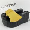 Женские тапочки на платформе и танкетке Lucyever, лето 2024 г., сандалии с открытым носком и высоким каблуком, повседневная женская обувь больших размеров для отдыха на открытом воздухе, пляжная обувь 43