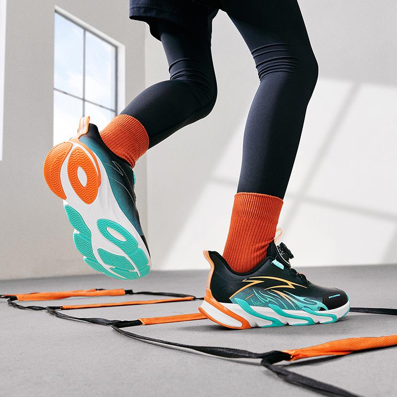 Anta Kids Synthetic Leather Comfortable Physical Test Lightweight Shock Absorption Low Top Running Shoes Kids Running Shoes Black Green A12435524N-1