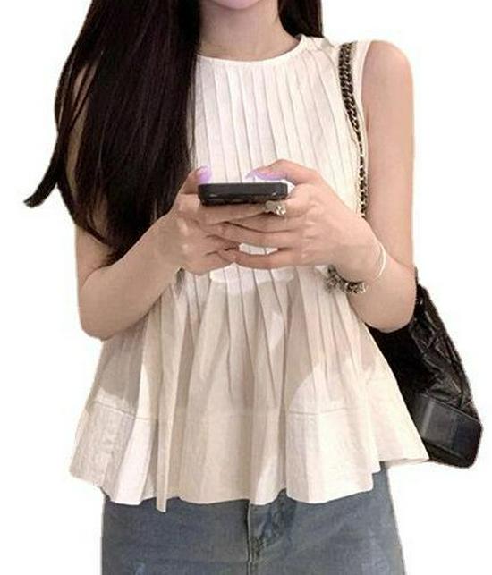 Trendy Summer Sleeveless White Pleated Top for Women