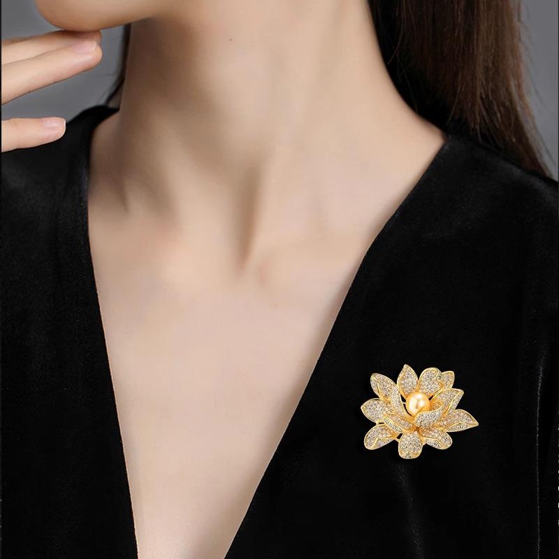 Exquisite Elegant Flower Brooch Pin for Women Ladies Fashion Clothes Suit Accessories Jewelry Gifts