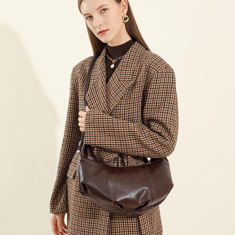 Genuine Leather Croissant Shoulder Bag - Women's Large Capacity Underarm Messenger Bag, Original Design, Commuter Style.