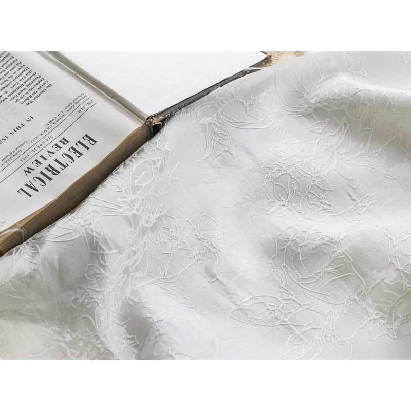 Модное отличительное плетение тисненая вязанная крючком текстура трехмерная жаккардовая ткань плетение жесткая модная ткань для костюмов и платьев пончо