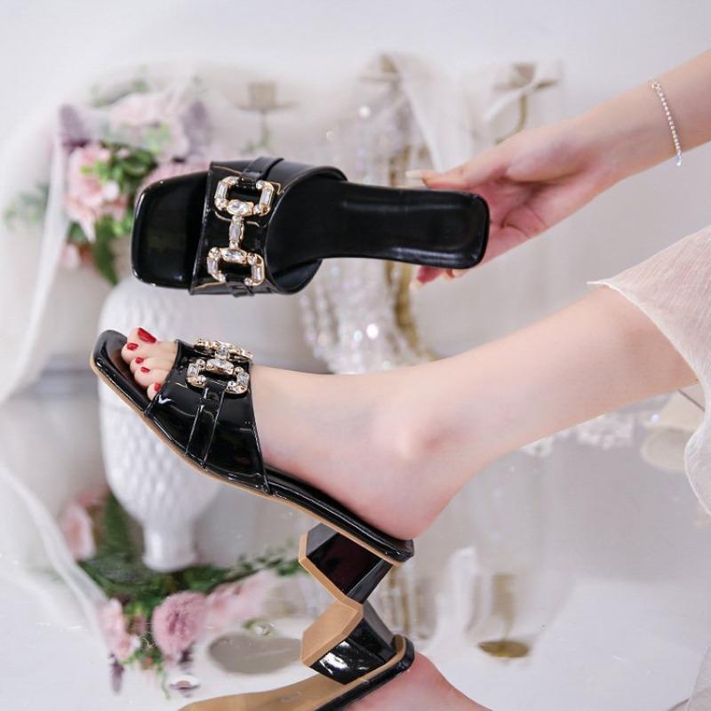 Модные женские шлепанцы на массивном каблуке, модные мюли с открытым носком, украшенные стразами и металлической пряжкой, летние повседневные элегантные сандалии для вечеринок для девушек