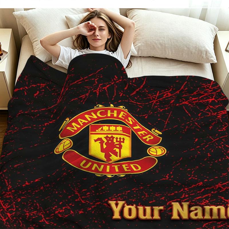 1 шт. Фланелевое одеяло с узором и возможностью кастомизации имени Manchester United F. Подходит для всех сезонов. Для домашнего декора. Тепло и уют. Подарки. Праздничный подарок.