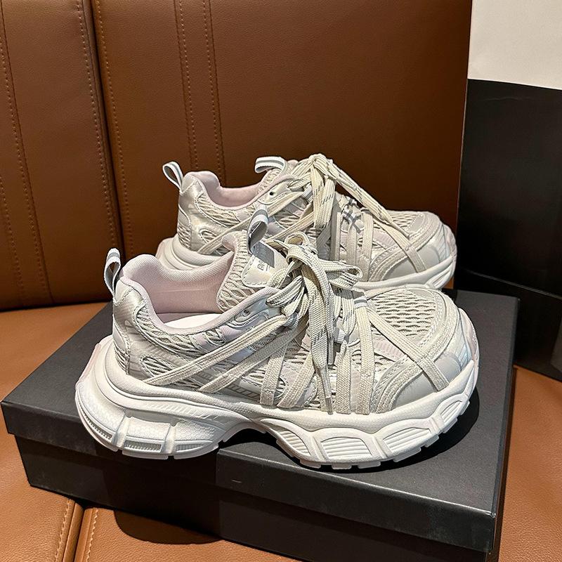 Модные женские кроссовки на платформе 2025 лето новинка сетчатые дышащие увеличивающие рост спортивная обувь модная шнуровка удобная повседневная обувь