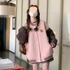 Женская розовая ретро бейсбольная куртка в студенческом стиле: Стильный повседневный топ-верх с пэчворком Весна/Осень 2024