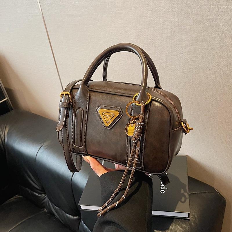 Premium Retro Handbag Women's New Autumn and Winter New Shoulder Messenger Bag Popular Pillow Bag