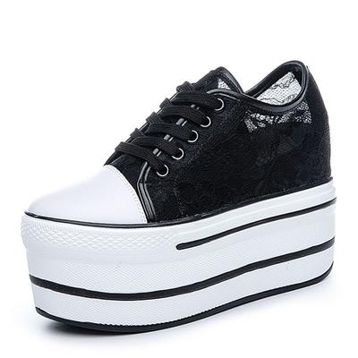 Модные женские туфли на плоской платформе, модные кружевные дышащие женские туфли на толстой подошве, белые/черные летние кроссовки 2024 года, женская обувь на платформе