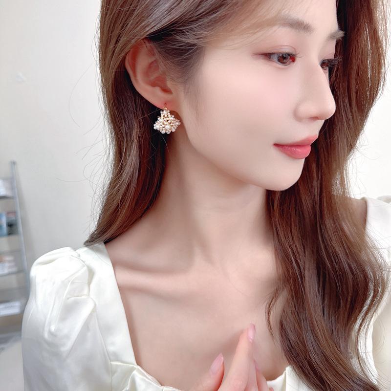 Women's Light Luxury Imitation Pearl Flower Basket Earrings Fashionable and Versatile Unique and Design Sense Earrings