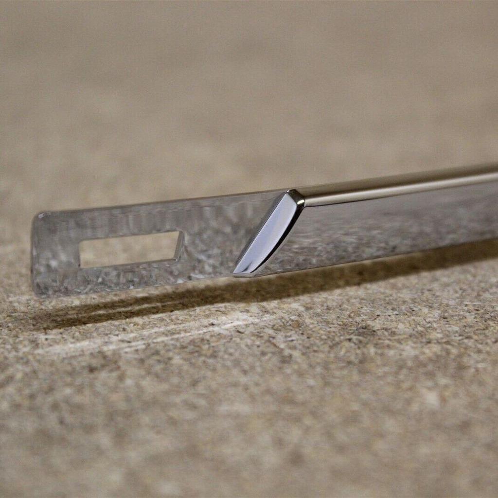 Центральная яркая накладка заднего бампера Mercedes-Benz C-Class для моделей 204 C200 C260