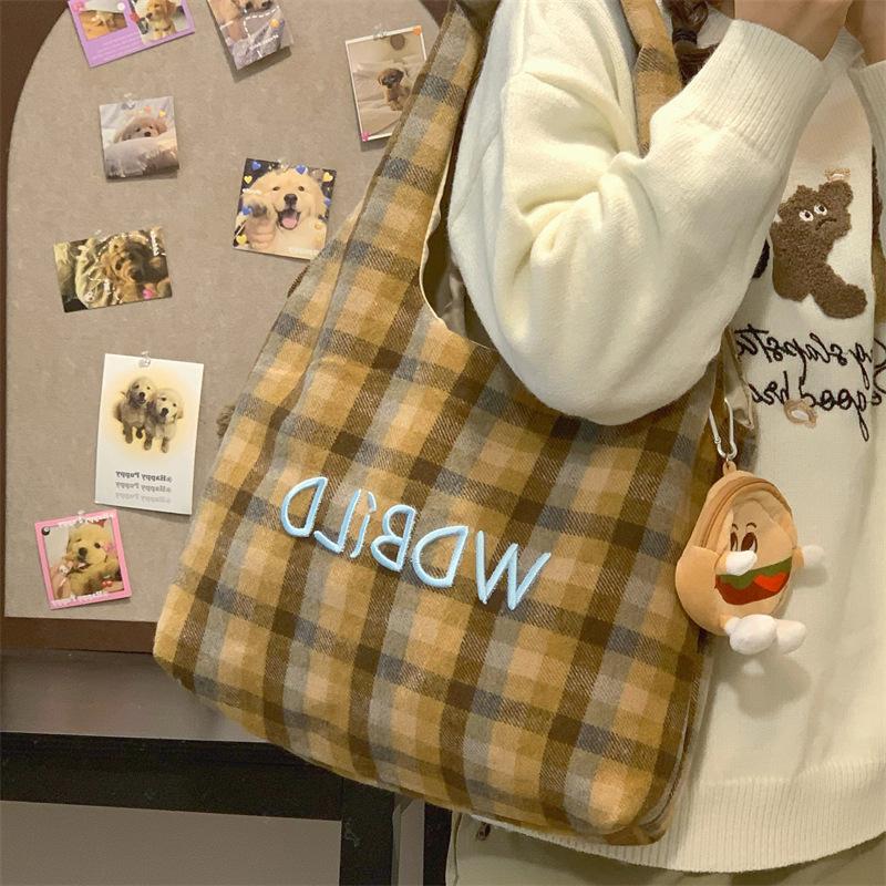 College Style Retro Woolen Tote Bag Large Capacity Letter Embroidered Shoulder Bag College Student Class Versatile Tote Bag