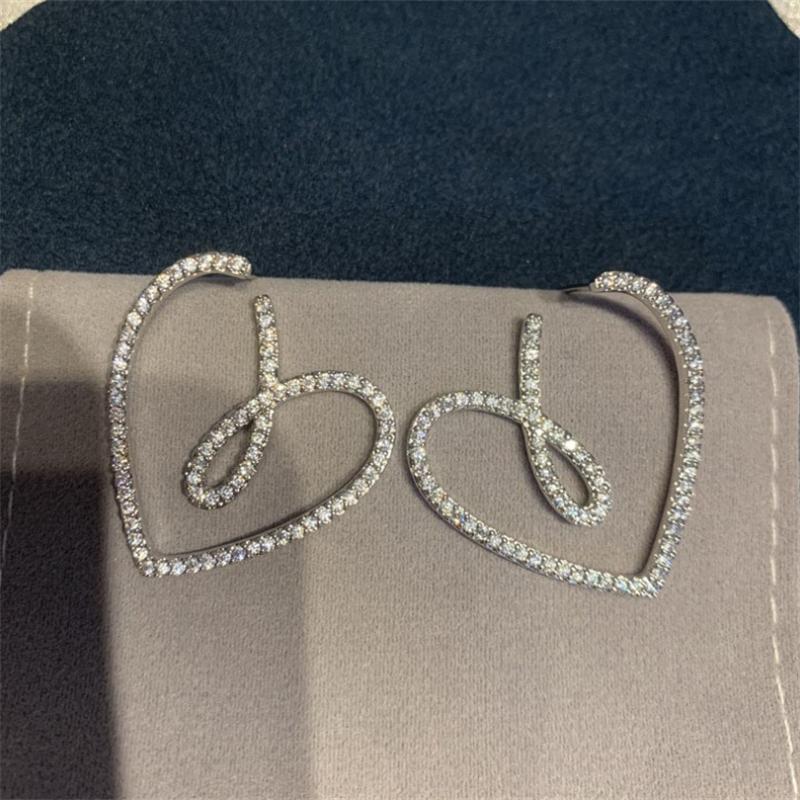 New Geometric heart ear studs earrings For Woman Fashion Korean Jewelry Temperament Girl's Daily Wear earrings