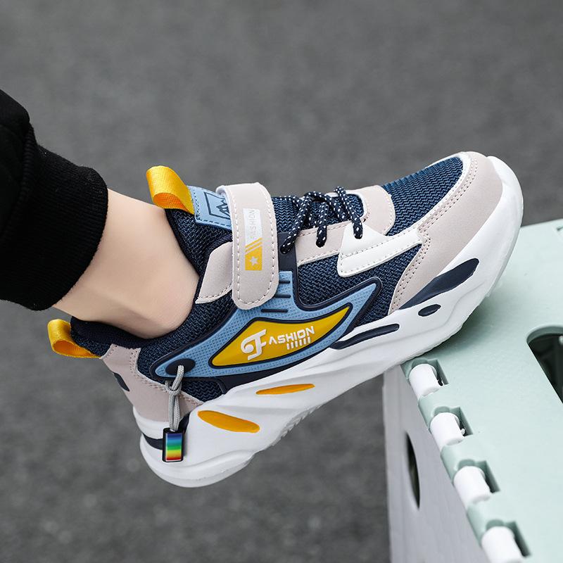 Обувь для мальчиков 2025 осень новая двойная сетка кожаная поверхность дышащая полая детская спортивная обувь для мальчиков среднего и старшего возраста кроссовки для бега