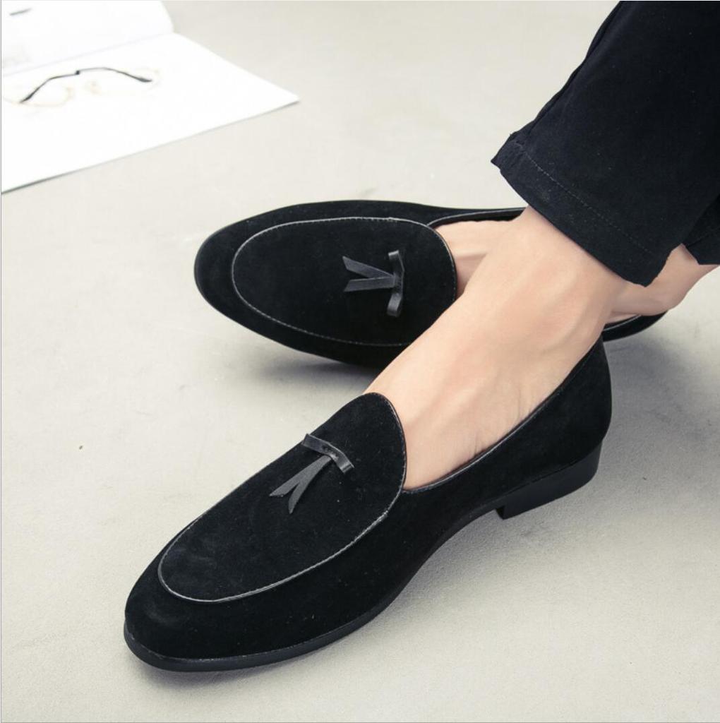 Модная обувь класса люкс для мужчин Модные ретро мягкие мокасины мужские лоферы высококачественные кожаные туфли с кисточками мужские туфли на плоской подошве для вождения