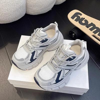 2024 Весенние женские кроссовки Роскошные дизайнерские модные повседневные кроссовки Белые дышащие туфли для женщин Низкие вулканизированные туфли