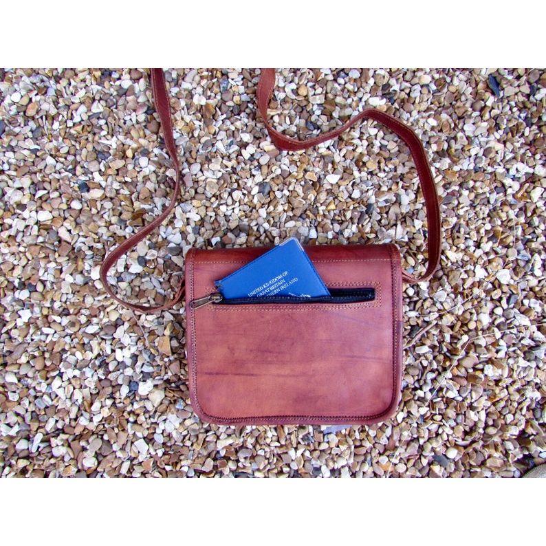 Сумка для папы, однотонная кожаная сумка-почтальонка спереди, коричневая кожаная мужская сумка через плечо размером 7 x 9 дюймов, кожаная сумка через плечо для него, простая сумка унисекс с простой передней частью.