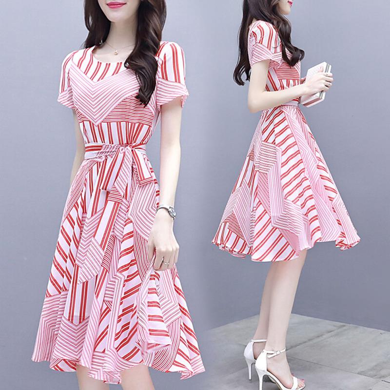 Женское розовое платье с короткими рукавами и шнуровкой в полоску с узкой талией
