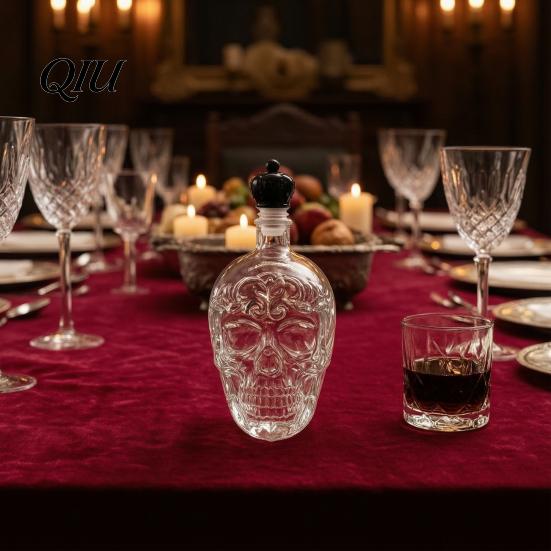 Barware Skull Decanter Whiskey Decanter, 500ml Gothic Glass Bottle with Stopper, Halloween Spirit Dispenser for Home Bar, Creepy Liquor