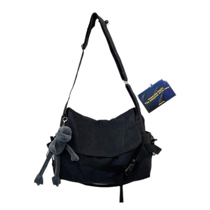 Unisex Retro Canvas Messenger Bag: Versatile Crossbody for Men and Women, Ideal for Travel or Class.