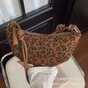 Нишевый дизайн Корейская новая сумка-пельмень с леопардовым принтом 2025 женская ретро-сумка через плечо для通勤 сумка-мессенджер маленькая сумка