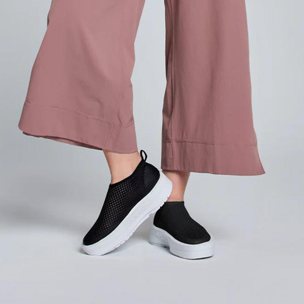 Спортивные сандалии OOmega Chukka cm [Woofos] женские белые/черные 23.0