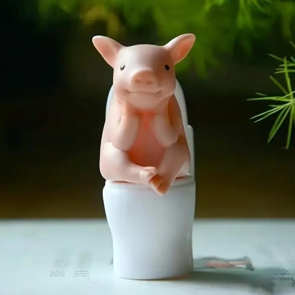 Cartoon Pig Desktop Ornaments PVC Toilet Frog Ornaments Wall Decor Toilet Pig Decoration Gag Gift