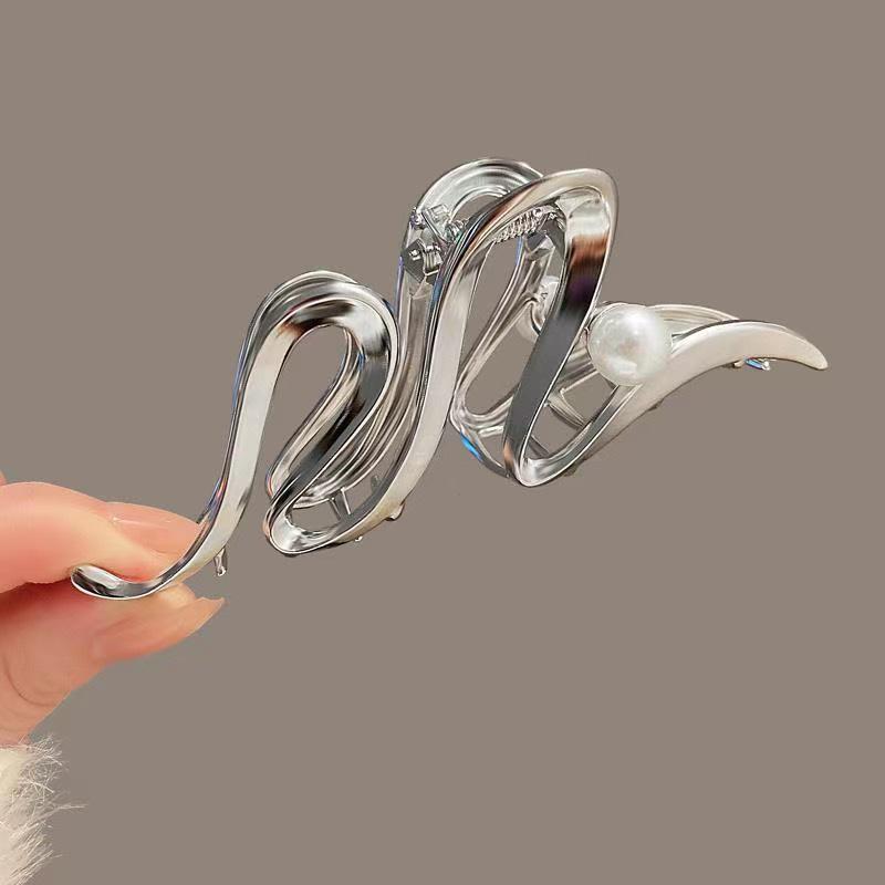 Высококачественная металлическая заколка-бабочка для женщин - Большая, элегантная, в стиле 2024 года, зажим-акула
