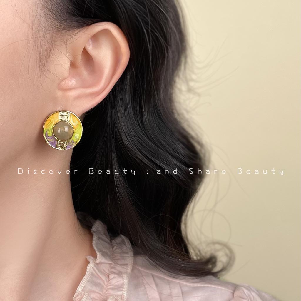 Эмалевые серьги-капли в стиле французской масляной живописи: Художественные серьги-пусеты в придворном стиле с литературным ретро-флером.