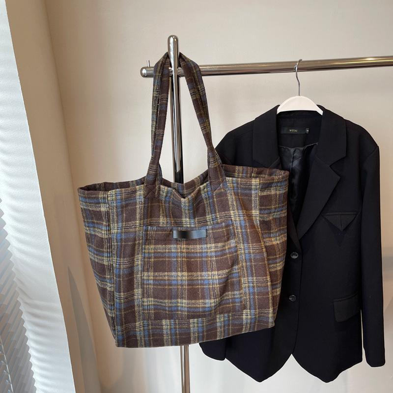 Шерстяная клетчатая большая сумка женская осень-зима 2025 новая сумка-тоут в стиле колледжа повседневная большая вместительная сумка через плечо