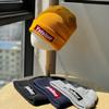 Вязаная шерстяная шапка с вышивкой букв для мужчин и женщин, осенне-зимняя, уличная, трендовая, универсальная, подчеркивающая лицо, маленькая, пуловер, теплая шапка