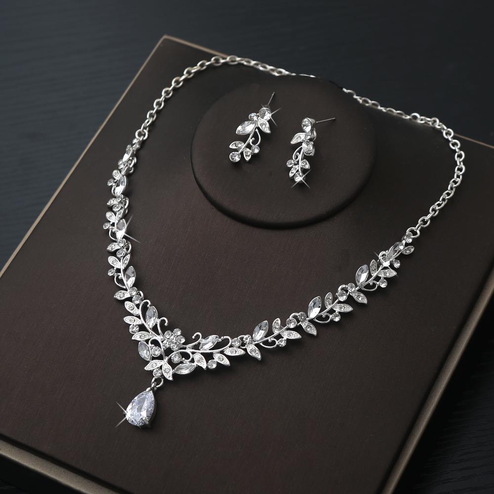 3pcs Romantic and Elegant Ladies' Water Droplet Zircon Necklace Earrings Zircon Set Classical Wedding Dress Accessories