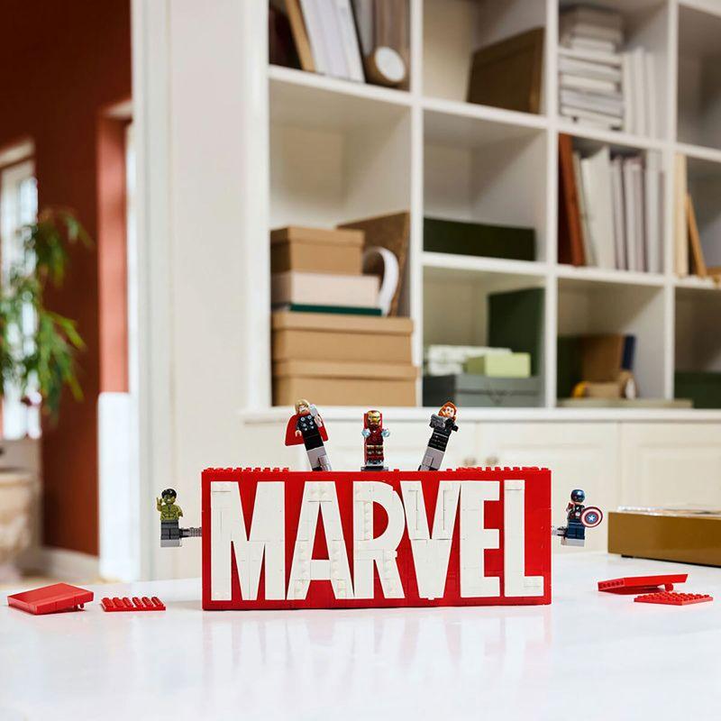 LEGO Логотип и минифигурки Marvel