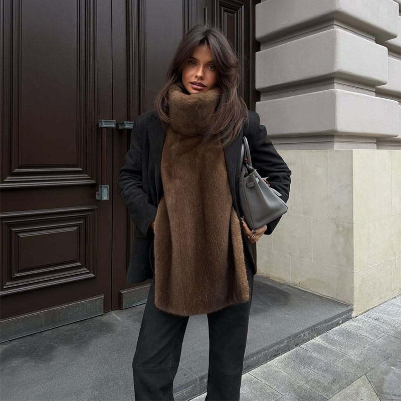 Женские меховые жилеты с высоким воротом, теплые свободные безрукавки, женские жилеты-накидки 2025 года, ранняя весна, уличные роскошные топы-безрукавки для леди