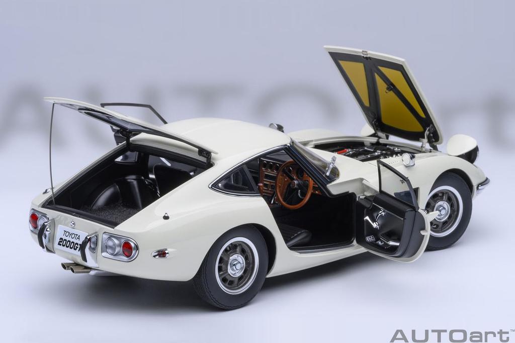 AUTOart Toyota 2000GT 1967 Готовая модель 79546 (белый)