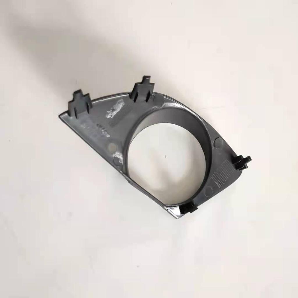 Рамка противотуманной фары переднего бампера BMW 7 серии E65/E66, левая/правая, номер детали #51117142179/51117142180