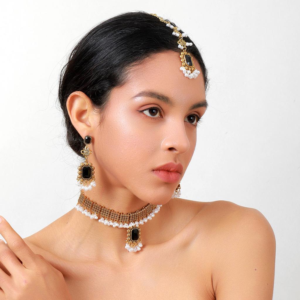 European and American vintage necklaces, pearl drop earrings, necklaces, French medieval court style, exaggerated clavicle chain set, women