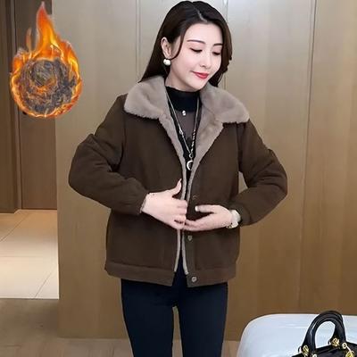 Маленькая женская омолаживающая куртка плюс бархат для мам, свободного кроя, стройнящая и скрывающая живот, новый осенне-зимний стиль